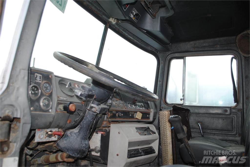 Mack DM690S Автомобильные краны