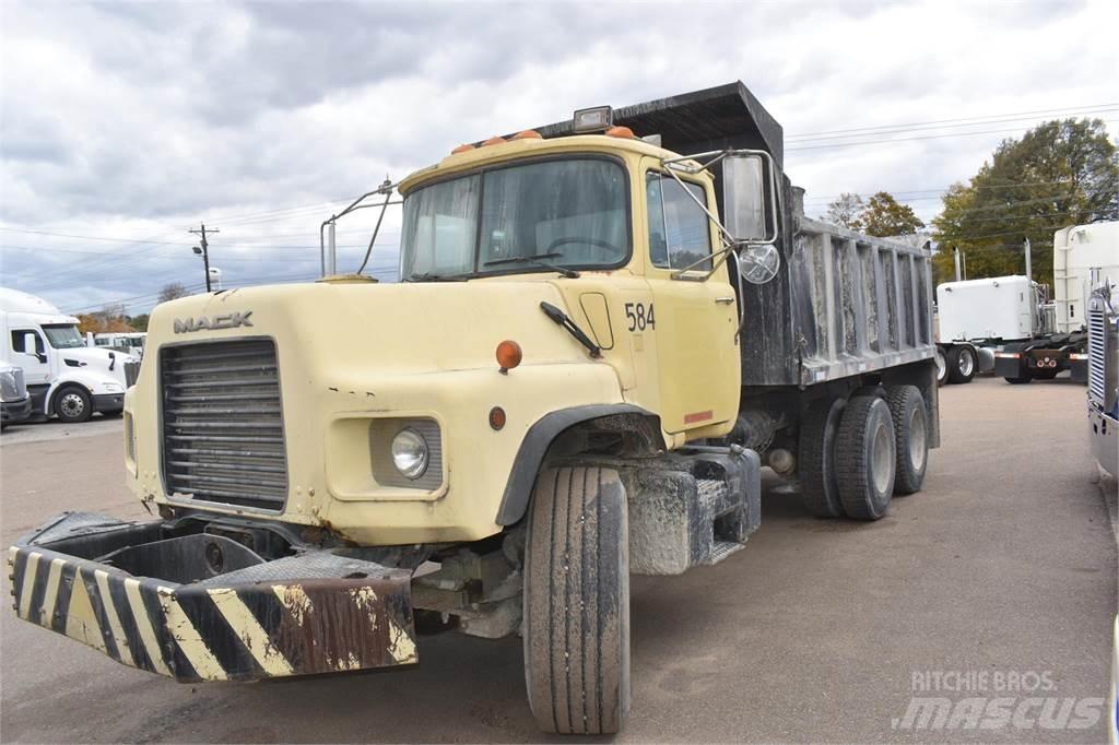 Mack DM690S Грузовики-Самосвалы