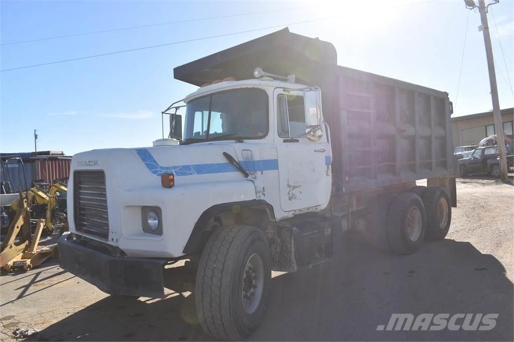 Mack DM690S Грузовики-Самосвалы