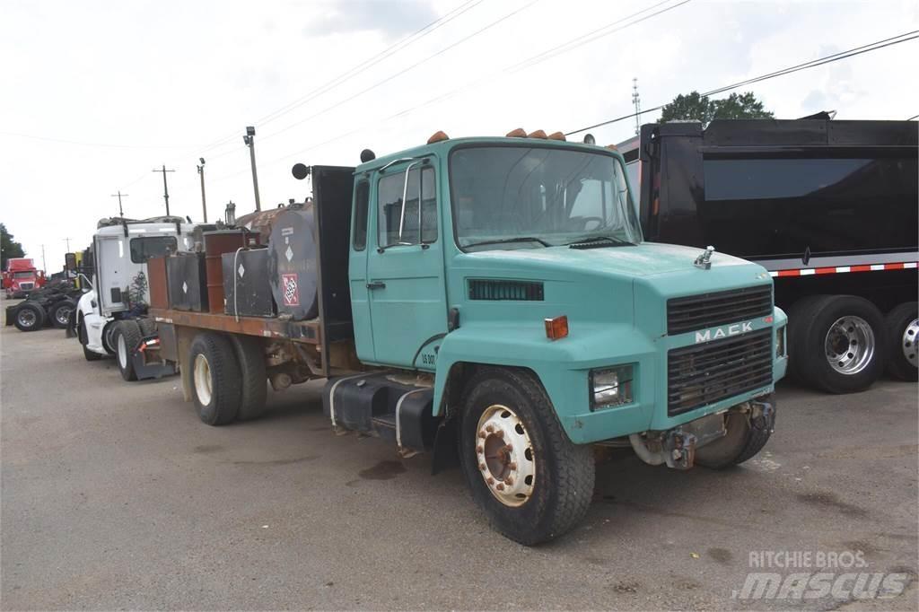 Mack MIDLINER CS200 Грузовики-цистерны