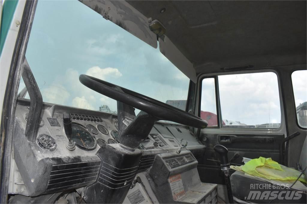 Mack MIDLINER CS200 Грузовики-цистерны