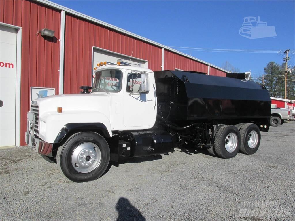 Mack R685S Грузовики-цистерны