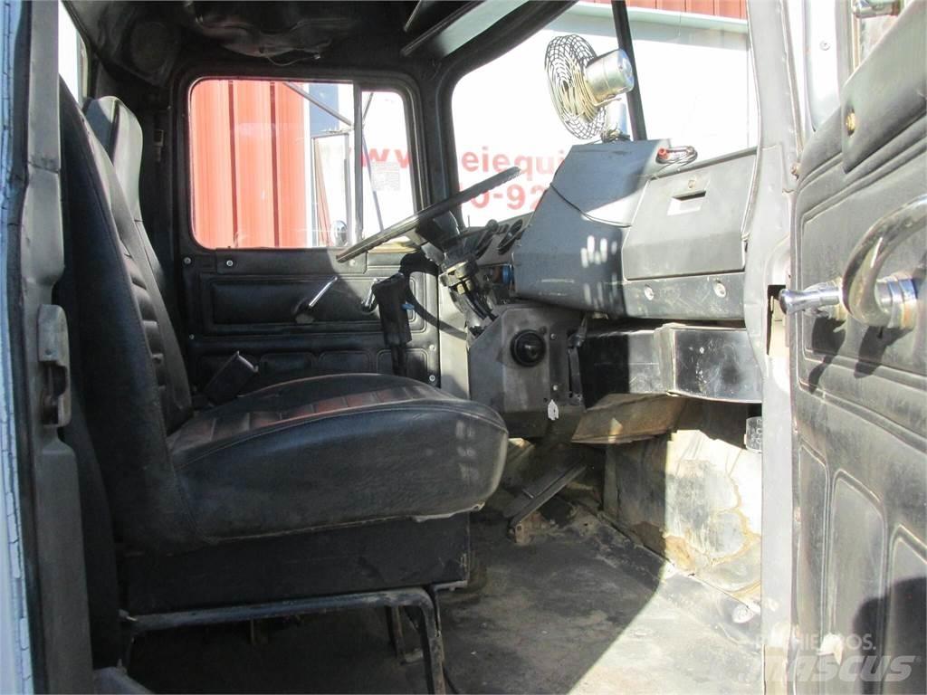 Mack R685S Грузовики-цистерны