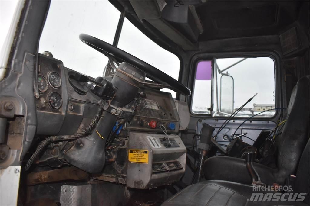Mack RD688S Автомобильные краны