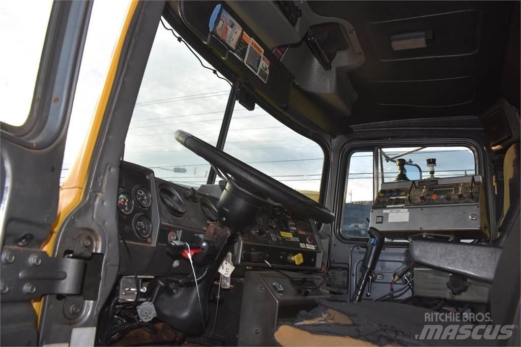 Mack RD688S Грузовики-Самосвалы