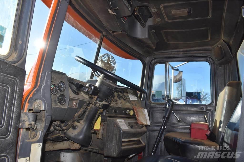 Mack RD688S Грузовики-Самосвалы