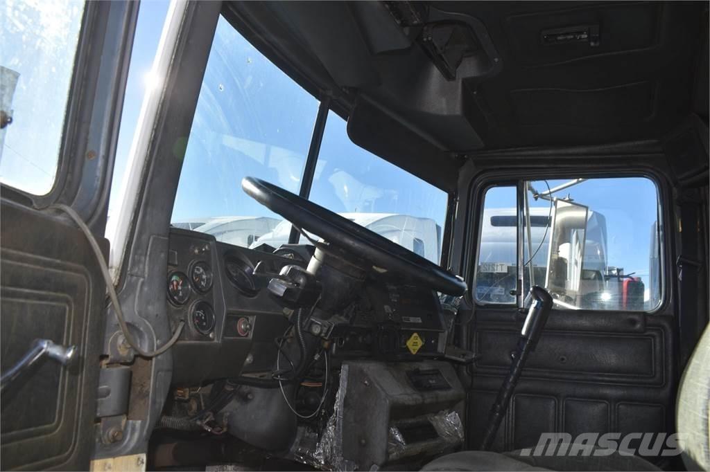 Mack RD688S Грузовики-Самосвалы