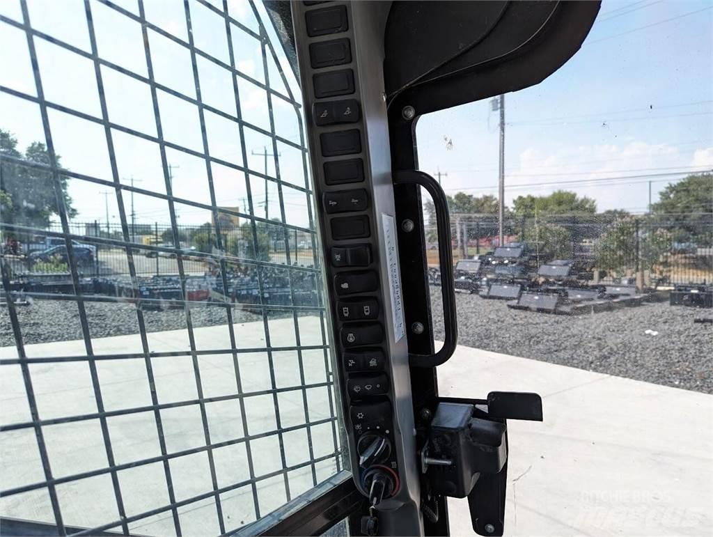 New Holland C362 Мини-погрузчики