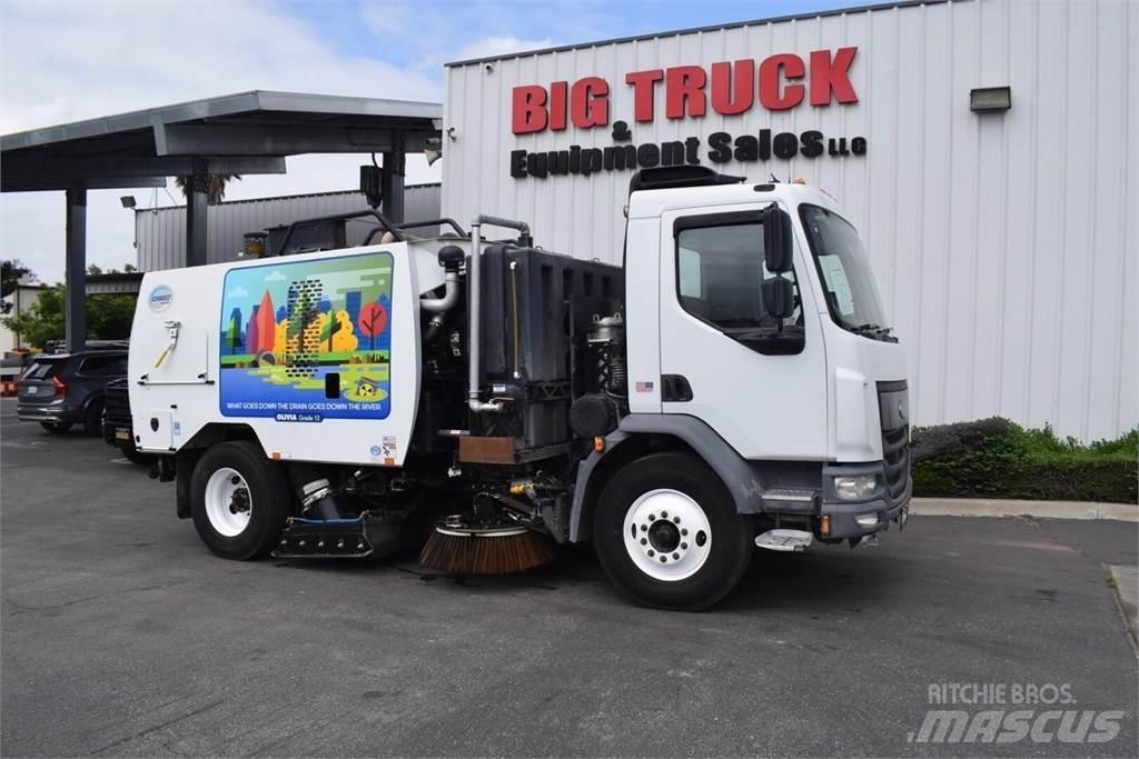 Peterbilt 220 Уборочные машины