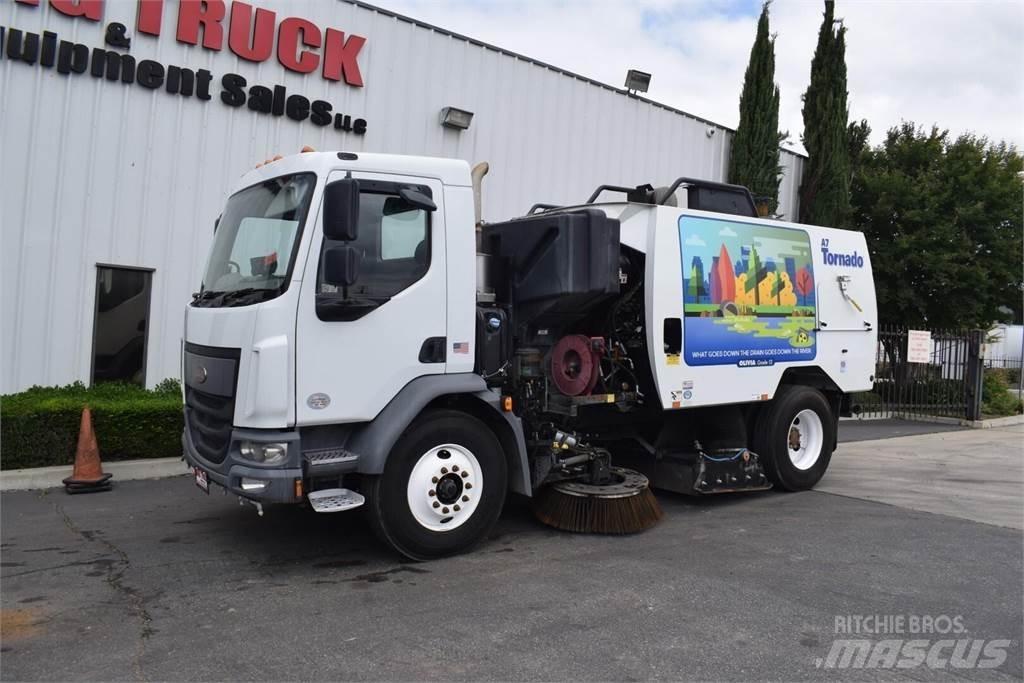 Peterbilt 220 Уборочные машины