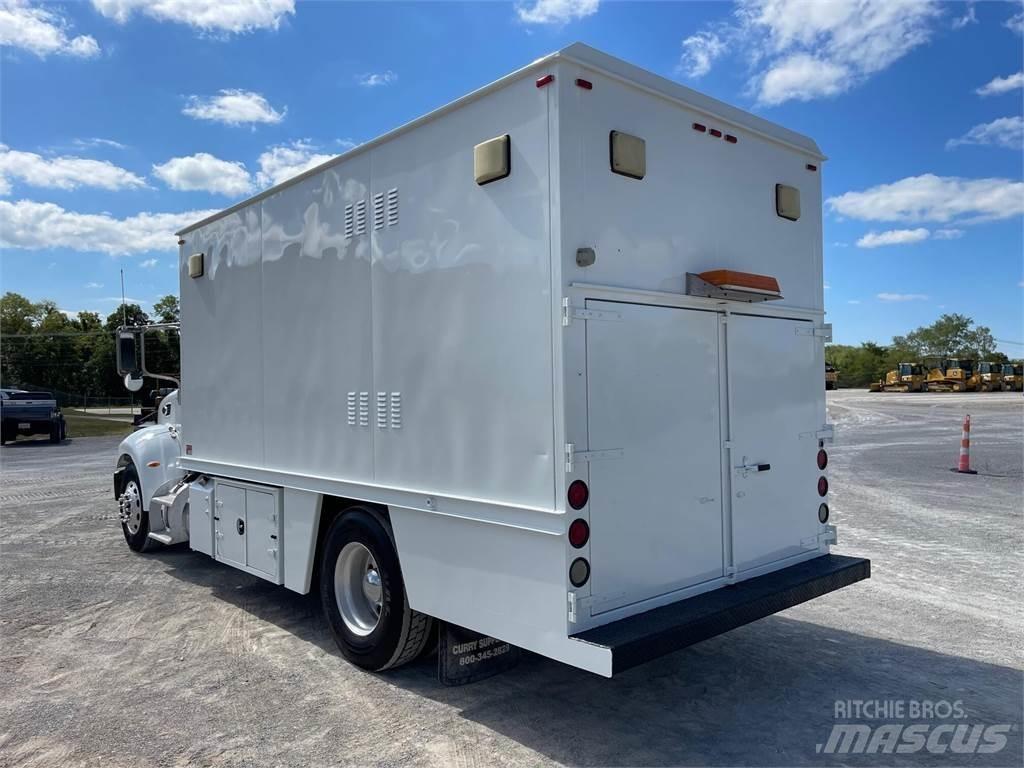 Peterbilt 335 Строительная техника - Другие