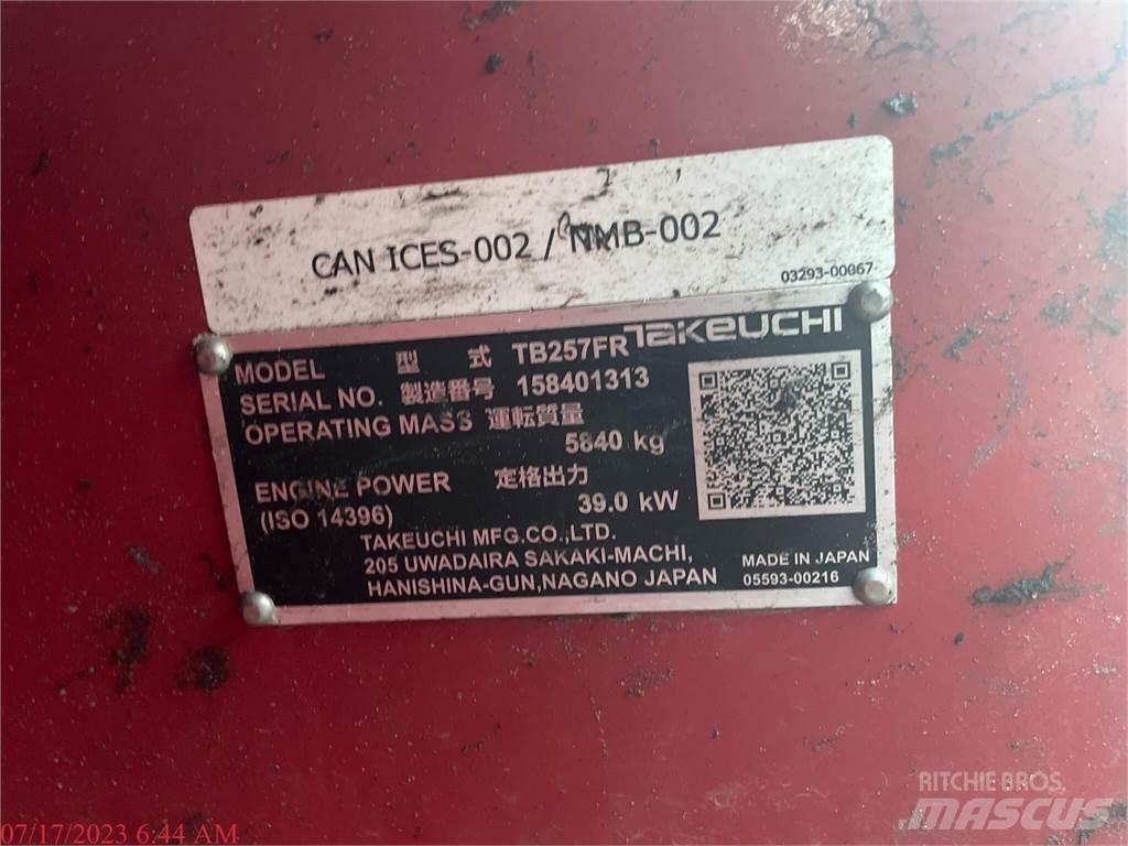 Takeuchi TB257FR Гусеничные экскаваторы