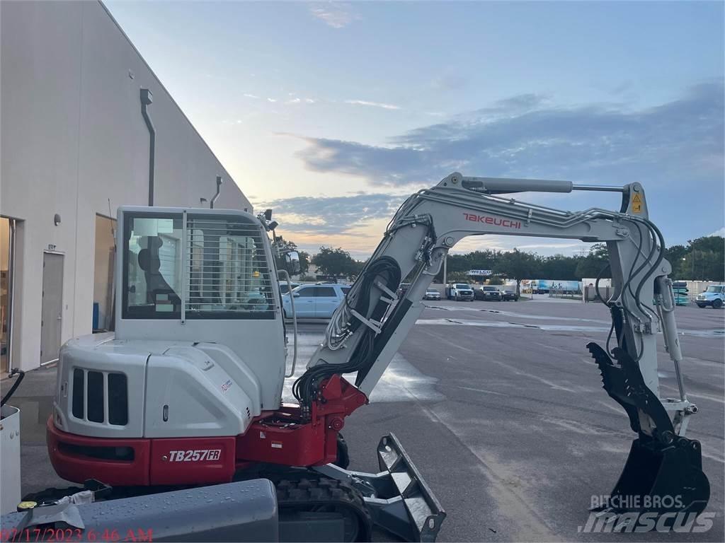 Takeuchi TB257FR Гусеничные экскаваторы