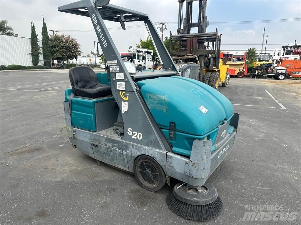 Tennant S20 Вакуумные уборочные машины
