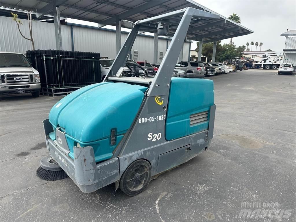 Tennant S20 Вакуумные уборочные машины