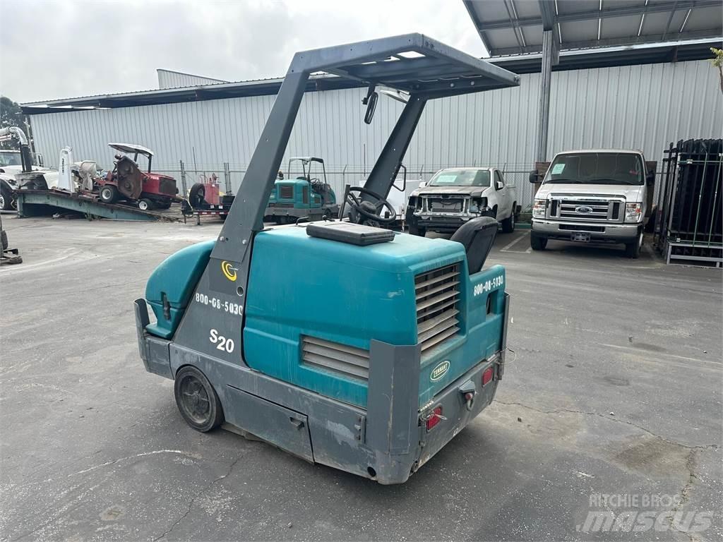 Tennant S20 Вакуумные уборочные машины