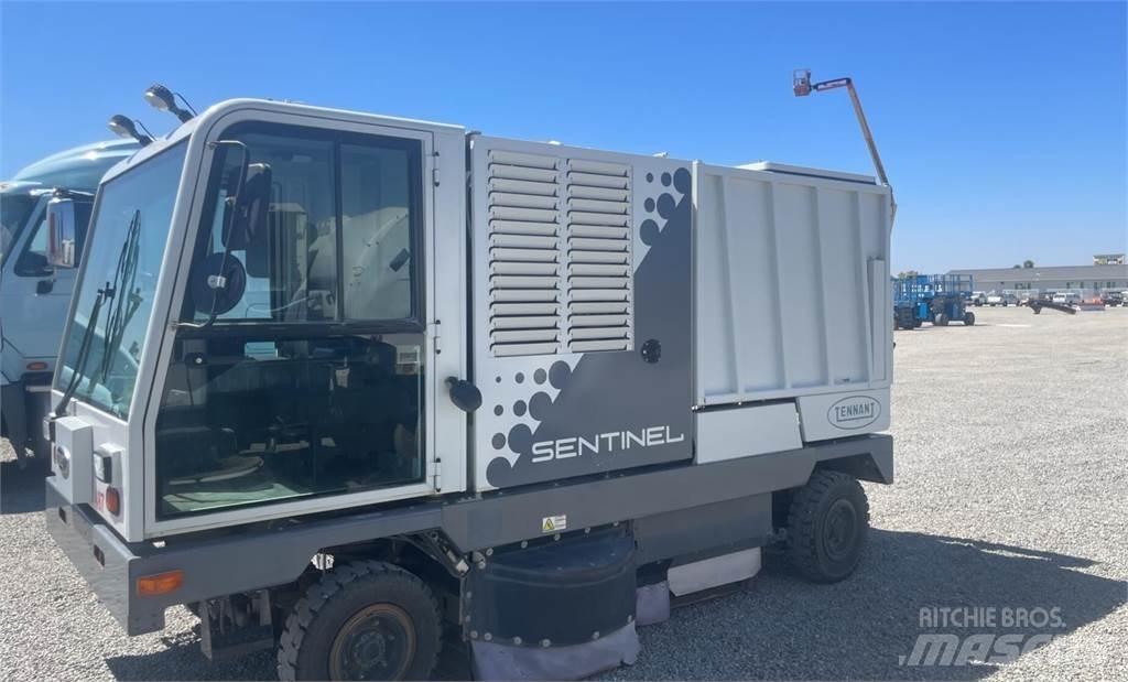 Tennant SENTINEL Вакуумные уборочные машины