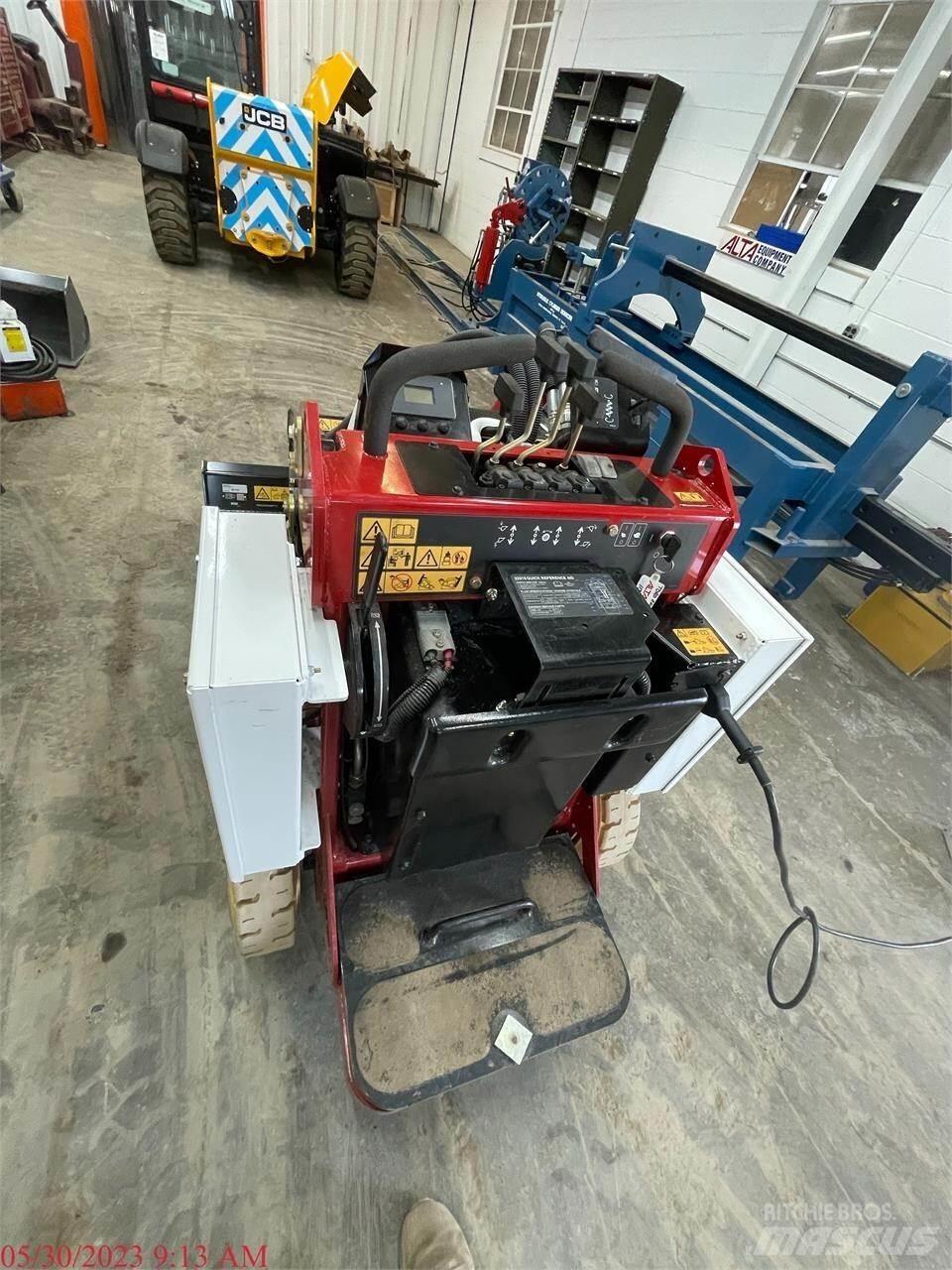 Toro E-DINGO 500 Мини-погрузчики