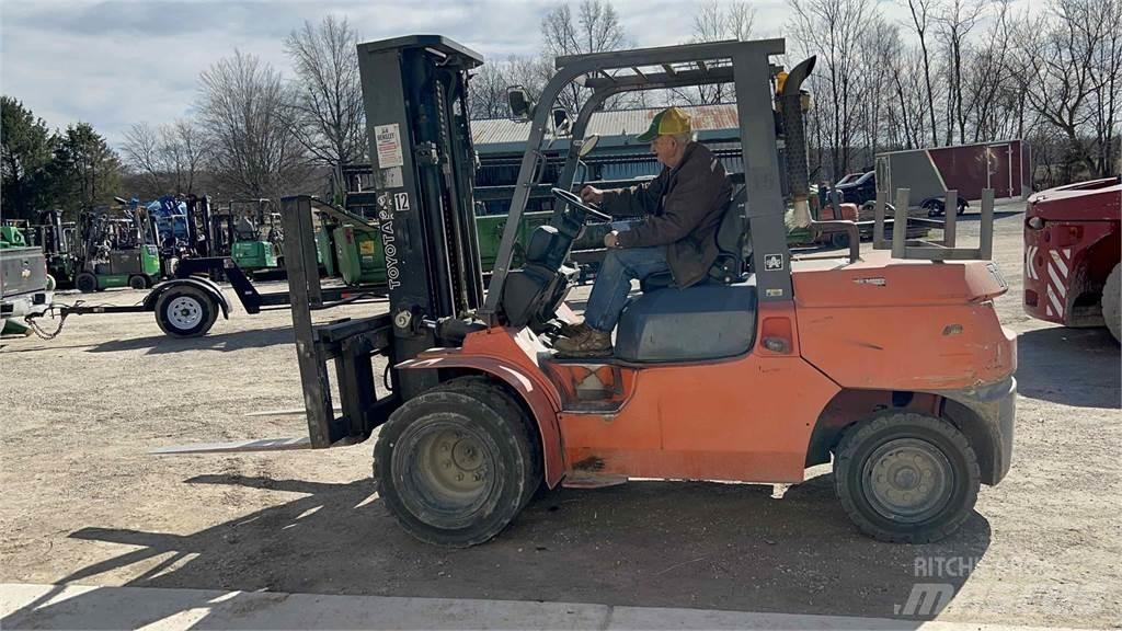Toyota 7FDU45 Другие складские механизмы