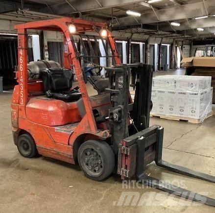 Toyota 7FGCU25 Другие складские механизмы