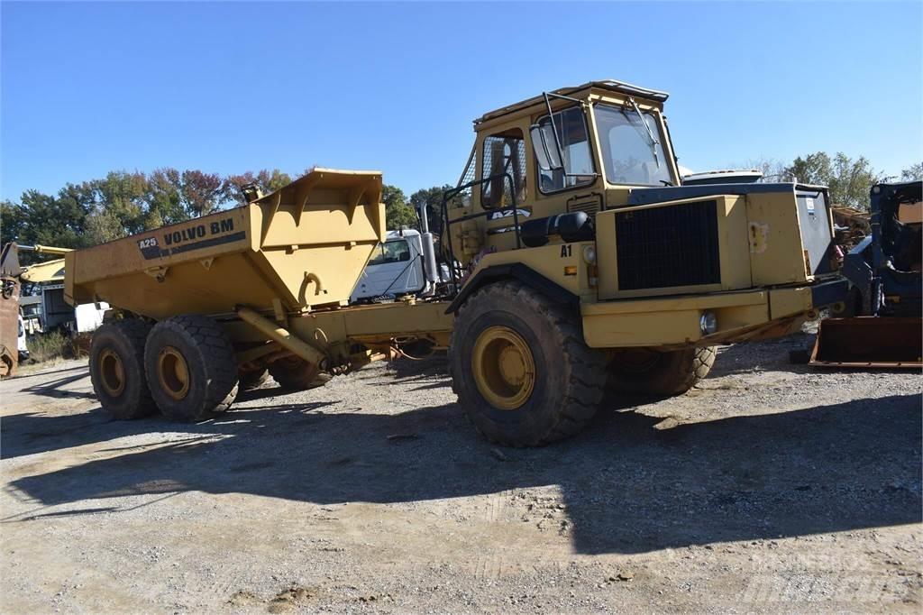 Volvo A25 Шарнирно-сочленённые самосвалы