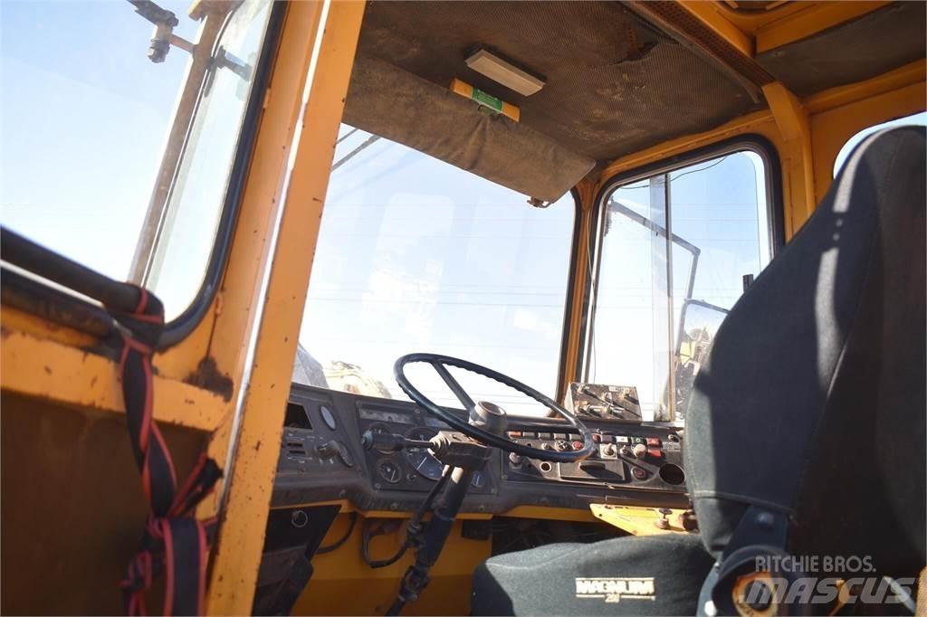 Volvo A25 Шарнирно-сочленённые самосвалы