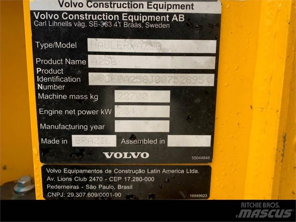 Volvo A25G Шарнирно-сочленённые самосвалы