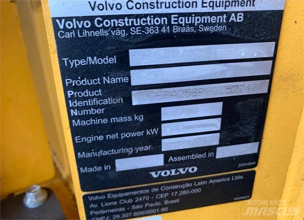 Volvo A25G Шарнирно-сочленённые самосвалы