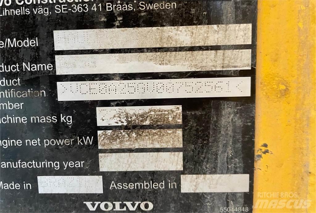 Volvo A25G Шарнирно-сочленённые самосвалы