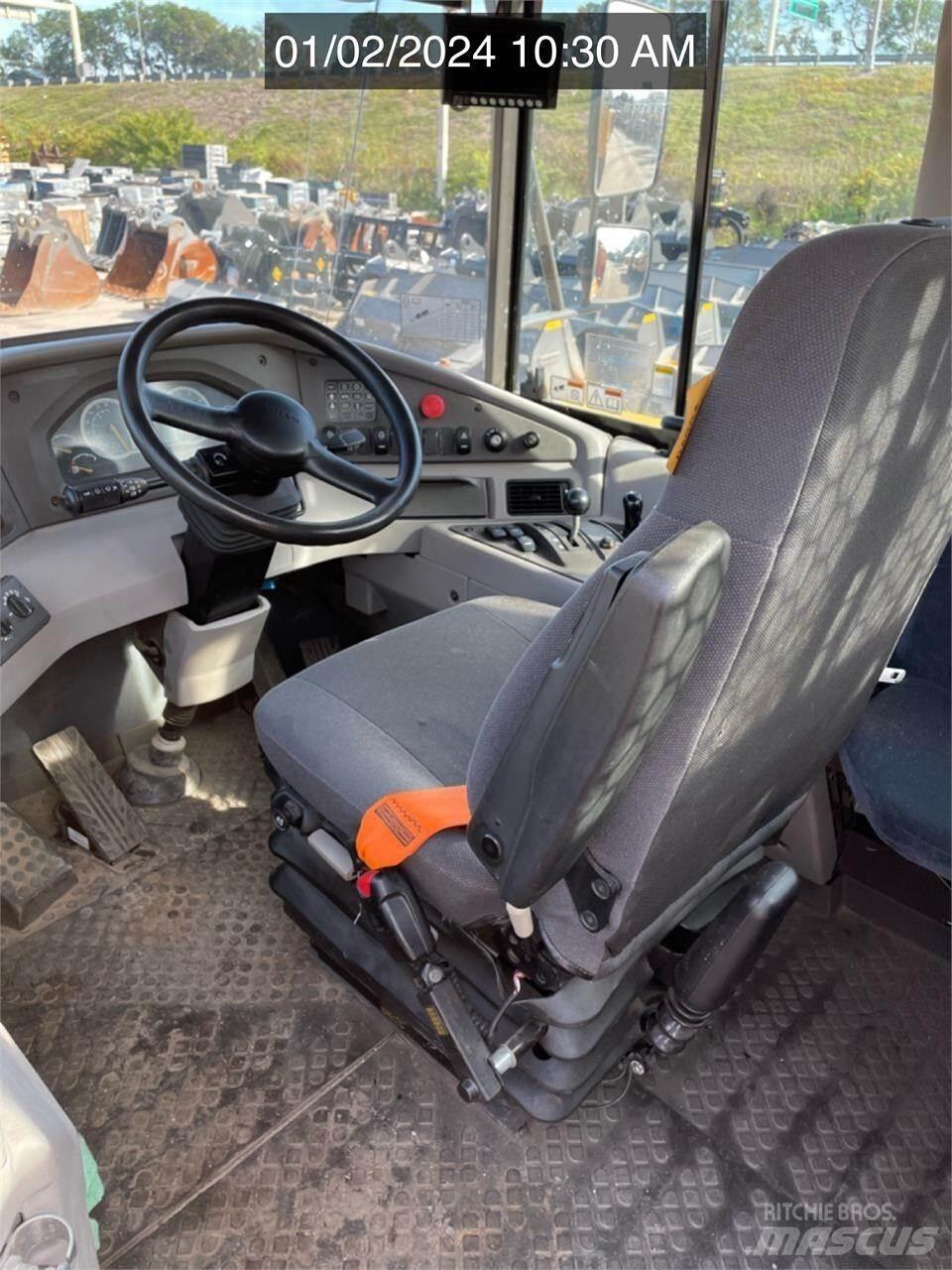 Volvo A30G Шарнирно-сочленённые самосвалы