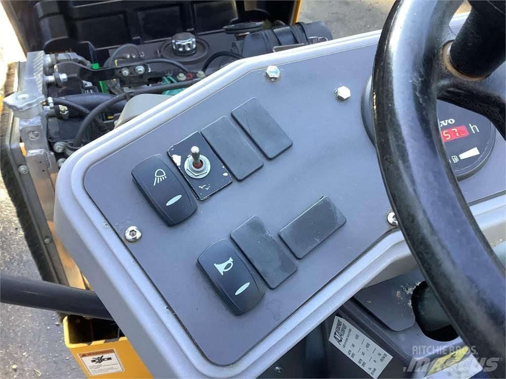 Volvo DD25B Катки тротуарные