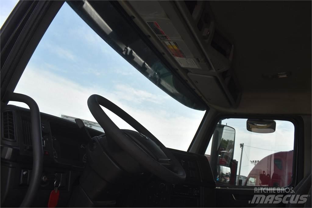 Volvo VHD104F300 Грузовики-Самосвалы