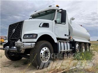 Volvo VHD84B300 Поливочные машины
