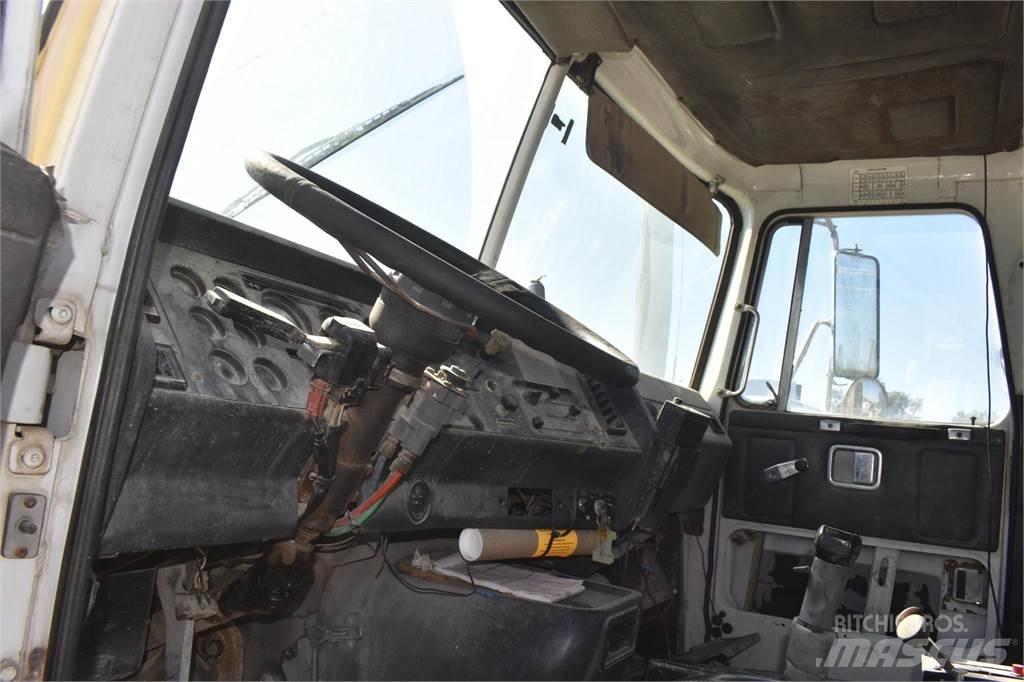 White/GMC WG42 Грузовики-Самосвалы