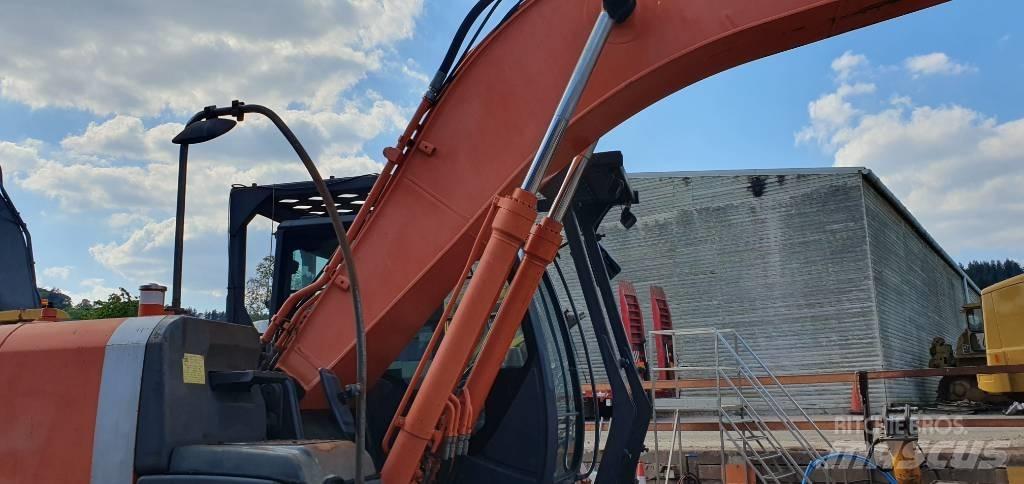 Hitachi ZX 210 LC-3 Гусеничные экскаваторы