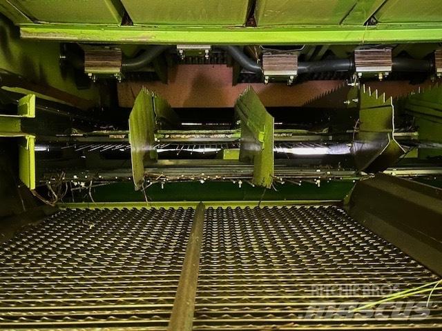 CLAAS Mega 208 Зерноуборочные комбайны