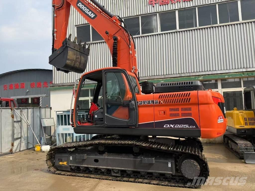 Doosan DX 225 LCA Гусеничные экскаваторы