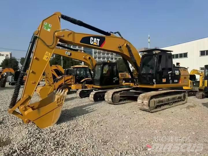 CAT CAT323D2L Гусеничные экскаваторы
