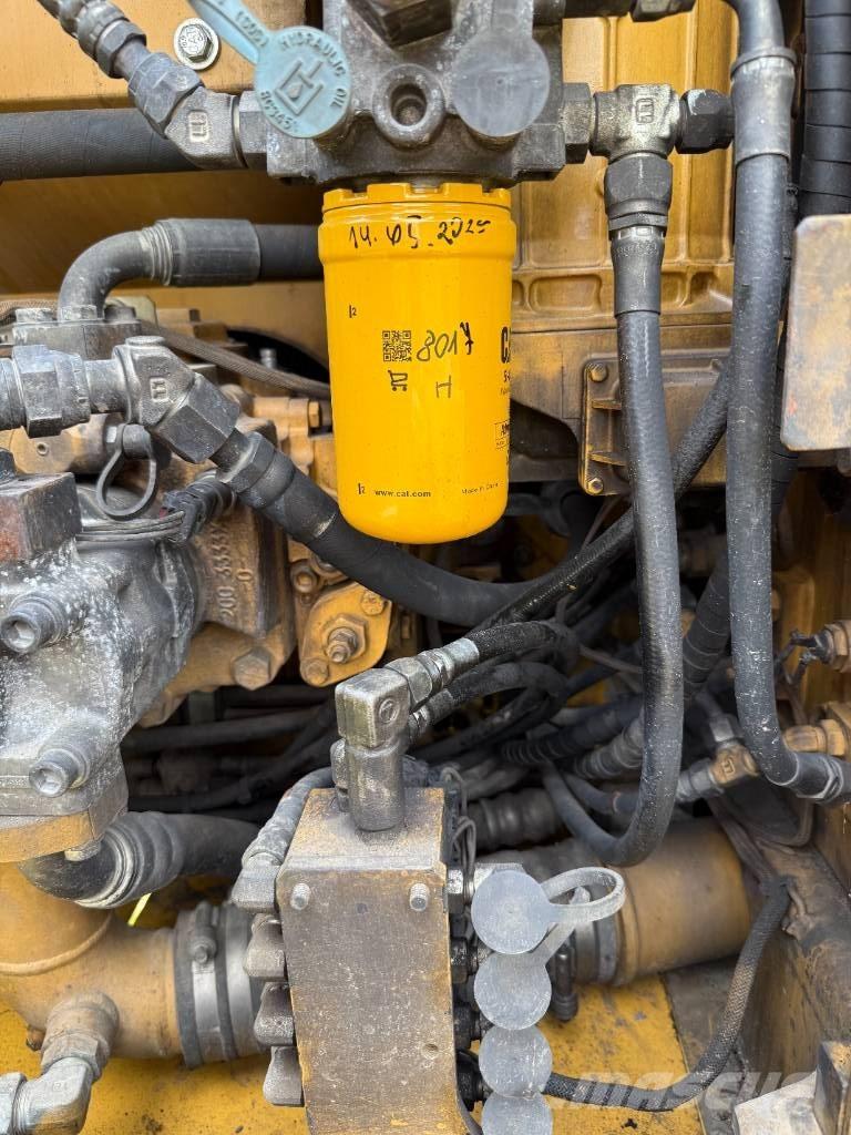 CAT 323 D L Гусеничные экскаваторы