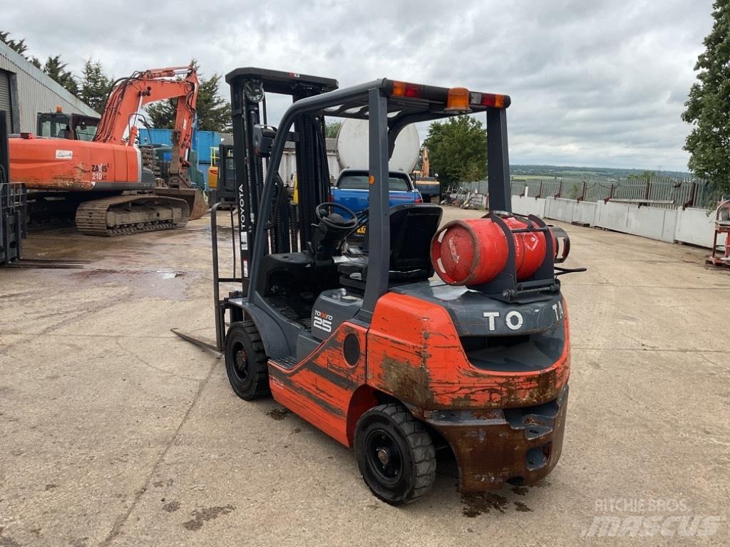 Toyota 02-8FGF25 Газовые погрузчики