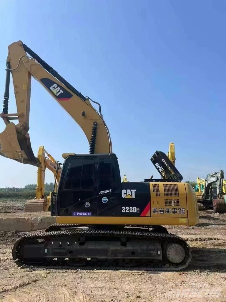 CAT 323D2 Гусеничные экскаваторы