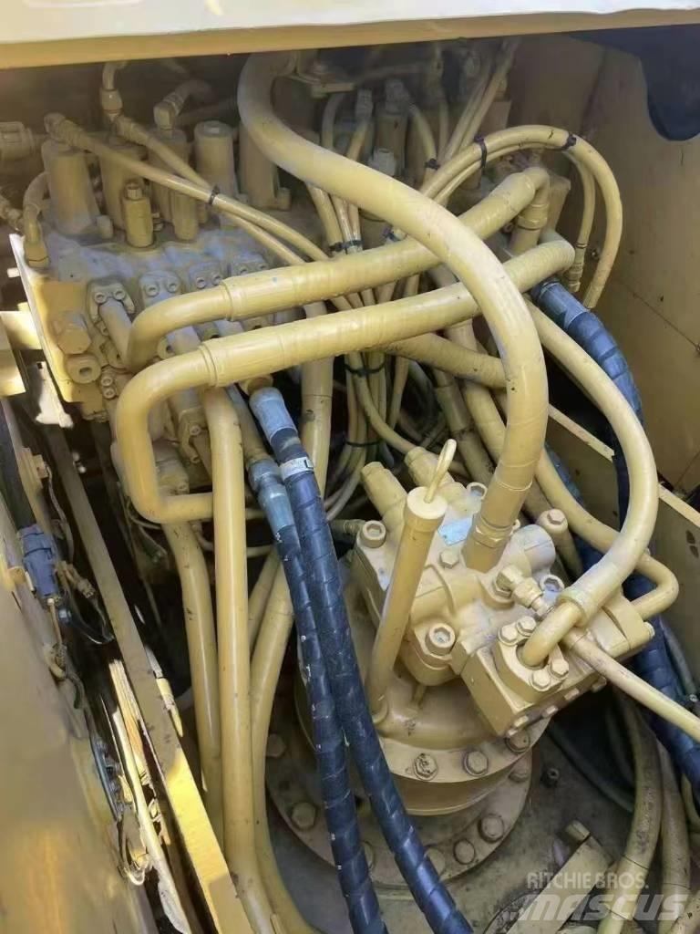 CAT 323D2 Гусеничные экскаваторы