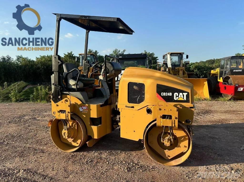 CAT CB24B Катки тротуарные