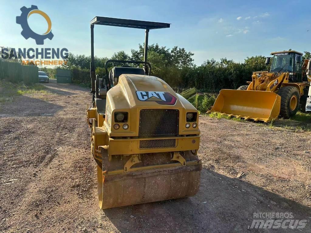 CAT CB24B Катки тротуарные