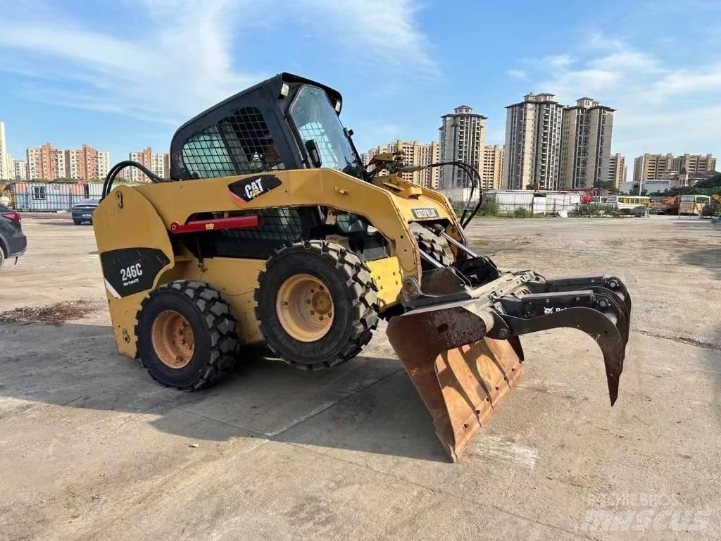 CAT 246 C Мини-погрузчики
