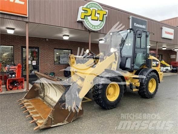 CAT 908M Фронтальные погрузчики