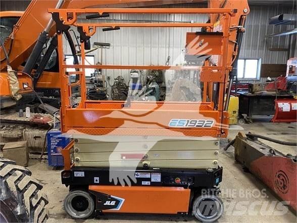 JLG ES1932 Ножничные подъемники
