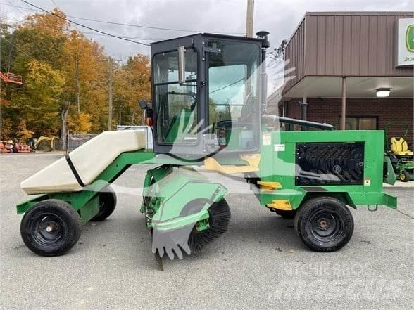  LAYMOR SM400 Вакуумные уборочные машины