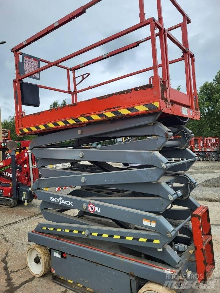 SkyJack 46/32 Ножничные подъемники
