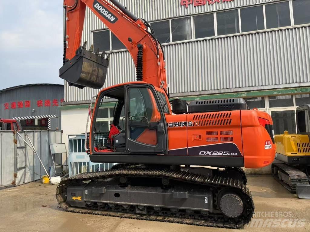Doosan DX 225 LCA Гусеничные экскаваторы